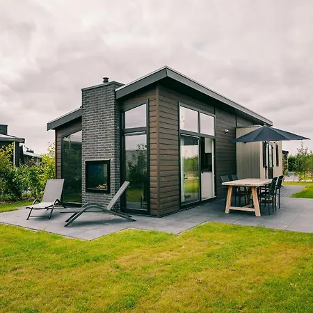Modern, Sustainably Built Between 2 Nature Reserves Holiday home *