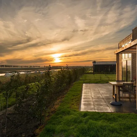 Modern, Sustainably Built Between 2 Nature Reserves Holiday home *