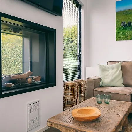 Modern, Sustainably Built Between 2 Nature Reserves Holiday home *